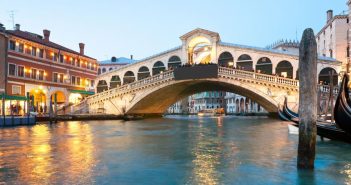 Le Pont du Rialto, le plus célèbre pont de Venise Pont du Rialto Venise