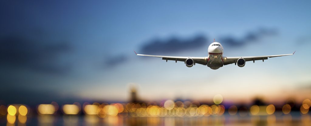 Avion atérissant à l'aéroport de Venise