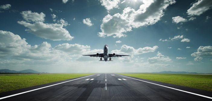 Avion decollant de l'aéroport de Venise