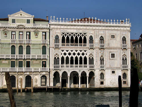 Le palais Ca’ d’Oro le long du Grand Canal de Venise