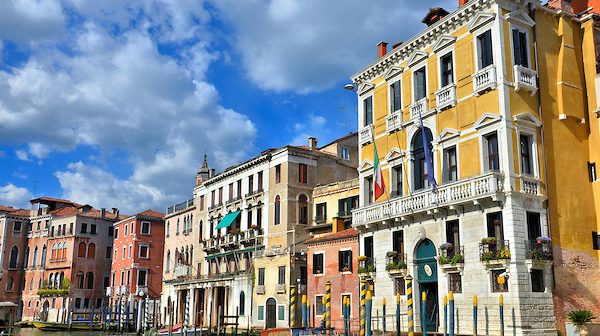 Palais le long du Grand Canal de Venise