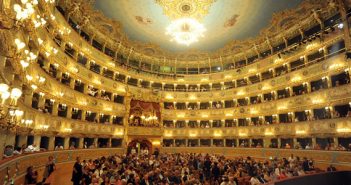 Le Théâtre de la Fenice Venise, une visite inoubliable Le Théâtre de la Fenice Venise lors d'un Opéra