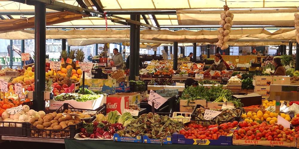 Marché du Rialto dans le quartier de San Polo Venise