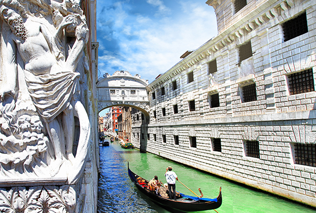 Le Pont des Soupirs et une gondole