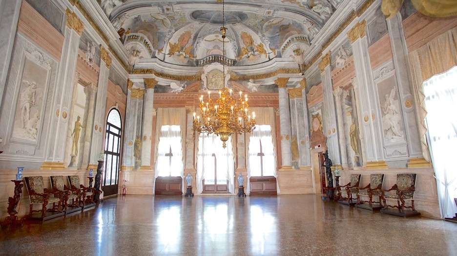 Le palais Ca Rezzonico Quartier Dorsoduro Venise