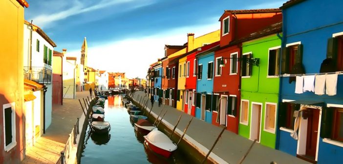 maisons colorées et canal île de Burano Venise