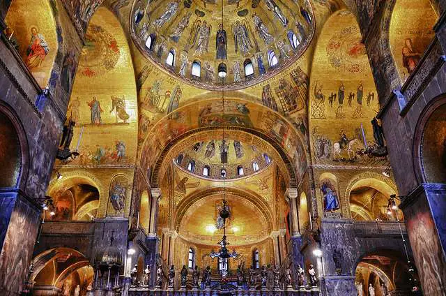Intérieur de la Basilique Saint-Marc Venise