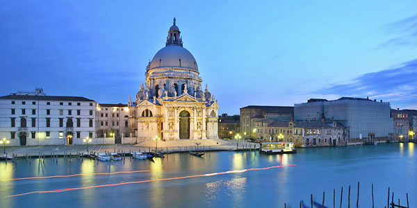 Basilique Santa Maria della Salute de Venise de nuit