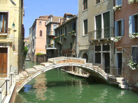 pont-au-dessus-dun-canal-de-venise